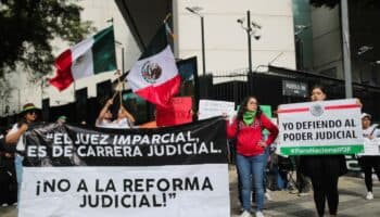 Jueces trasladan su protesta contra la reforma judicial al Senado; bloquean Paseo de la Reforma