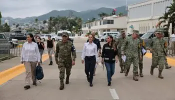 Reciben con protestas a Sheinbaum en Acapulco