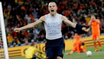 Con 'lagrimas de orgullo' Andrés Iniesta se retira del futbol