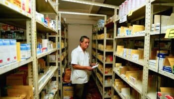 Cofece interpone primera demanda colectiva por manipular abasto y precios de medicamentos