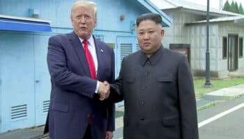 Afirma Donald Trump que sólo él puede resolver el conflicto coreano | Video