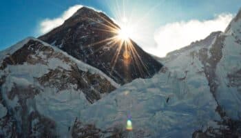El Everest sigue creciendo por la erosión de un río cercano
