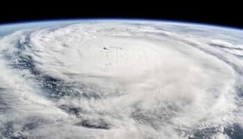 Huracán Milton deja al menos 10 muertos y a millones sin electricidad en Florida