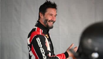 Keanu Reeves debuta en el automovilismo... con trompo en Indianapolis