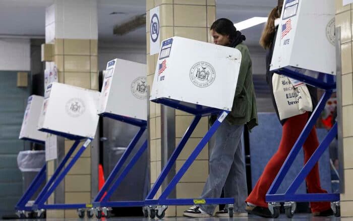 Corte de EE.UU. frena intento de Trump de restringir voto por correo
