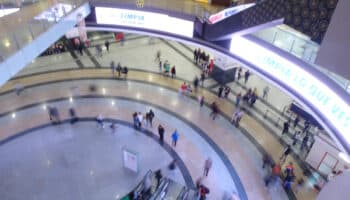 Hombre se arroja del segundo piso de Forum Buenavista