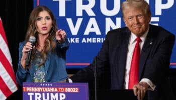 Trump elige a Kristi Noem para dirigir el Departamento de Seguridad Nacional
