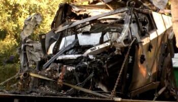 Videos | Se estrella y se incendia Cybertruck en California; 3 muertos