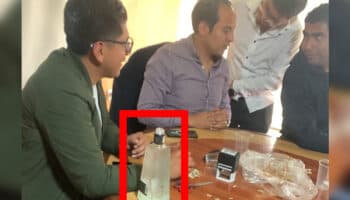 Alcalde aprovechó salón de cabildos para armar fiesta con bebidas alcohólicas