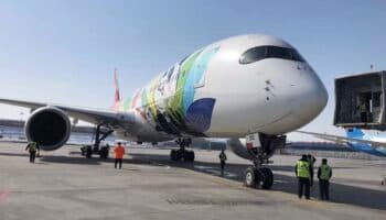 Un avión aterriza de emergencia en China por una batería portátil que empezó a echar humo
