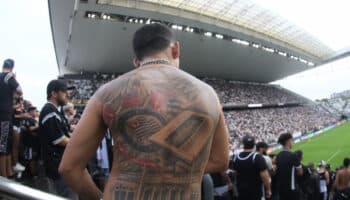 Aficionados de Corinthians juntan dinero para pagar deuda millonaria | Video