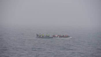 Salva Guardia Costera de Francia a 107 migrantes en el Canal de la Mancha