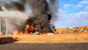 Video | Momento exacto en que avión se estrella en aeropuerto de Corea del Sur; 85 muertos