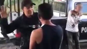 Policías de Celaya golpean a detenidos y los obligan a besarse