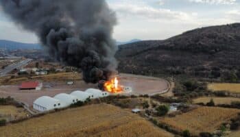 Incendio en poliducto de Pemex; cierran autopista México-Querétaro | Videos