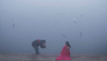 Niebla tóxica envuelve a Nueva Delhi y amenaza vuelos