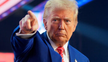 Trump adelanta que creará agencia para cobrar aranceles a otros países