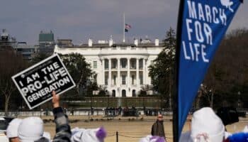 Trump ordena cortar los fondos federales para promover abortos