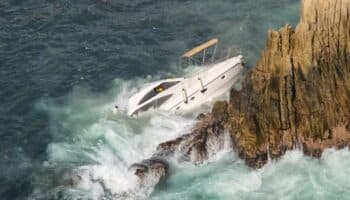 Se hunde yate en 'La Quebrada' de Acapulco: periodista | Video