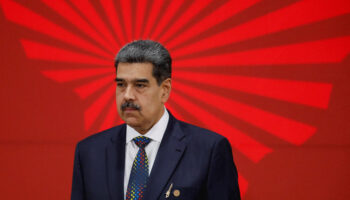Oposición mayoritaria de Venezuela acusa a Maduro de consumar un 'golpe de Estado'