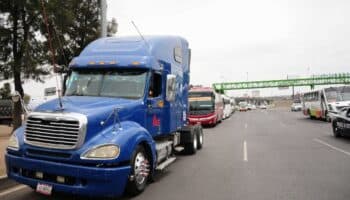 SICT y transportistas acuerdan medidas para mejorar seguridad carretera