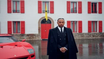 Lewis Hamilton inicia una 'nueva era' con Ferrari en Maranello | Video