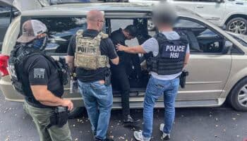 Detienen a decenas de migrantes indocumentados en Florida