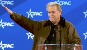 Video | Steve Bannon, exasesor de Trump, hace el saludo nazi en conferencia ultraconservadora