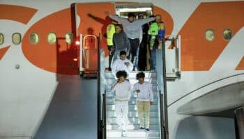 Llegan a Venezuela 199 migrantes deportados por EU; denuncian maltrato
