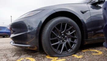 Vandalizan al menos 80 autos de Tesla en Canadá en protesta contra Elon Musk