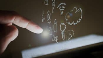 Redes sociales, sociedad del espectáculo y democracia | Artículo de Mario Luis Fuentes