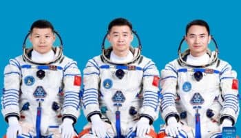 Viajan tres astronautas a la estación espacial china | Video