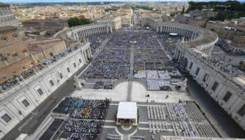 'Debemos acoger su legado y hacerlo vida': Parolin en la multitudinaria misa de luto por Francisco