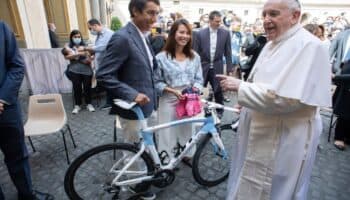 Dedicará Giro de Italia 2025 última etapa al papa Francisco | Video