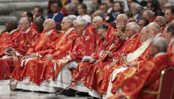 Cónclave | Cardenales asisten a misa y almuerzan antes de encerrarse en la Capilla Sixtina