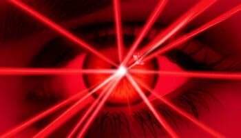 Crean los primeros lentes de contacto para ver en la oscuridad
