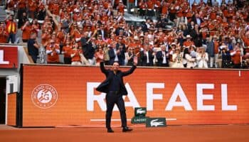 Recibe Rafael Nadal emotivo homenaje en Roland Garros | Video
