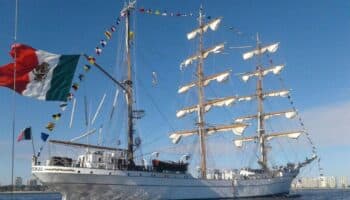 Buque Cuauhtémoc será remolcado desde el lugar del accidente hasta Brooklyn