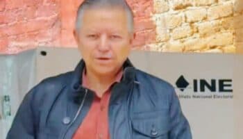 Zaldívar responde a joven que le reclamó tras votar en elección judicial