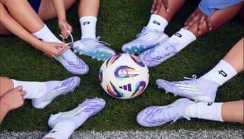 Desarrollan el primer zapato de futbol especial para mujeres