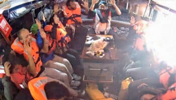 Israel aborda barco en el que viaja Greta Thunberg; hará que tripulación vea video del ataque de Hamás