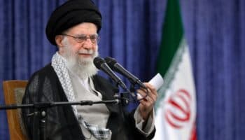 Líder supremo de Irán promete destino 'doloroso y amargo' para Israel tras ataques