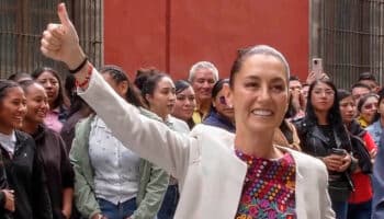 '¡Que viva la democracia!': Sheinbaum vota en la primera elección judicial