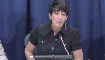 Ghislaine Maxwell, cómplice de Epstein, pide a la Corte Suprema anular su condena por tráfico sexual