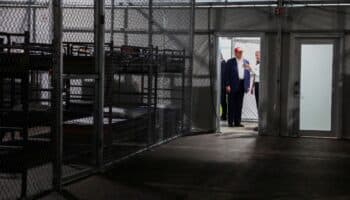 Migrantes describen el infierno dentro de 'Alligator Alcatraz'