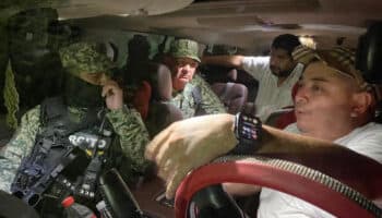 Ciudadano persigue a militares y los obliga a regresar dinero robado en Nuevo Laredo