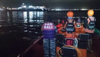 Tragedia en Bali | Se hunde ferri con 65 personas; 4 muertos y 38 desaparecidos