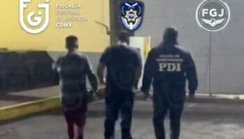 Aseguran 15 toneladas de autopartes y caen presuntos 'robacoches' en CDMX y Edomex
