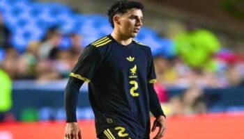Exhiben Legends y Concacaf camiseta de Jorge Sánchez en la Copa Oro 2025