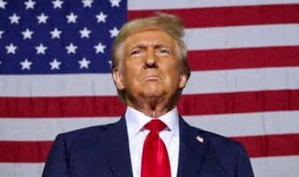 Trump dice que "le encantaría" optar a un tercer mandato